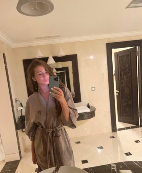 Adem Yavuz Genç ve Dinamik Üniversiteli Escort Bayan Naz
