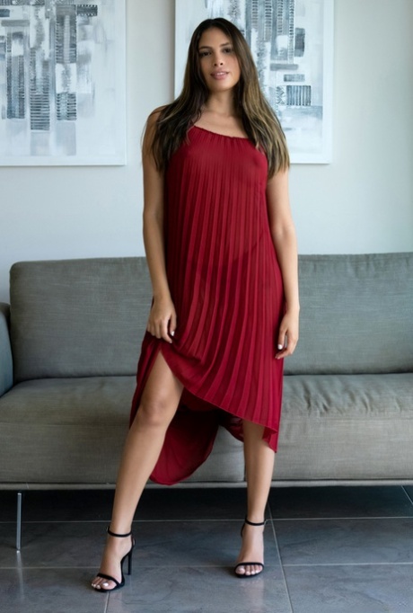 Atatürk Escort Büyüleyici ve Şık Bayan Simge